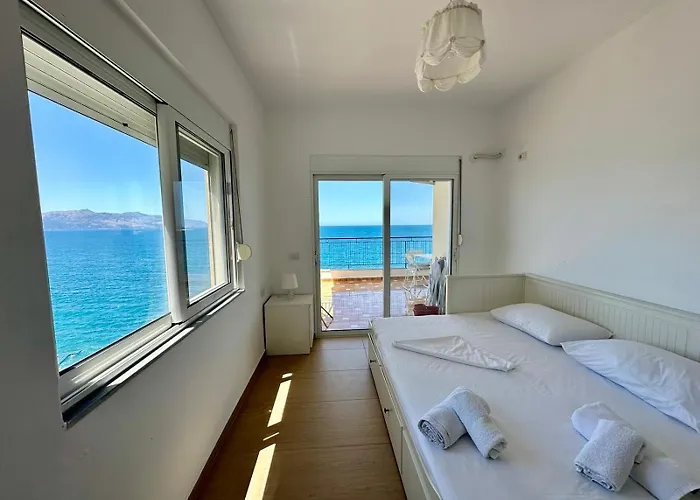 K&t Seaside Deluxe Twobedroom Саранда